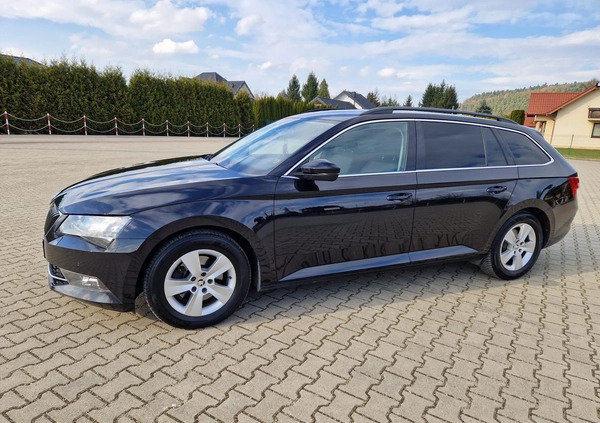 Skoda Superb cena 69900 przebieg: 188000, rok produkcji 2016 z Gorlice małe 172